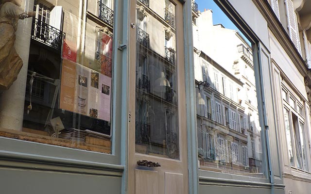 façade de magasin en bois Paris
