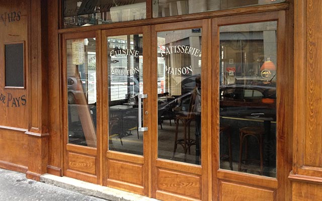 façade de magasin en bois Paris