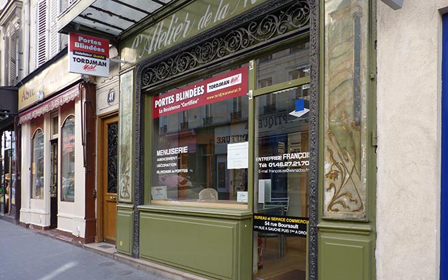 façade de magasin en bois Paris